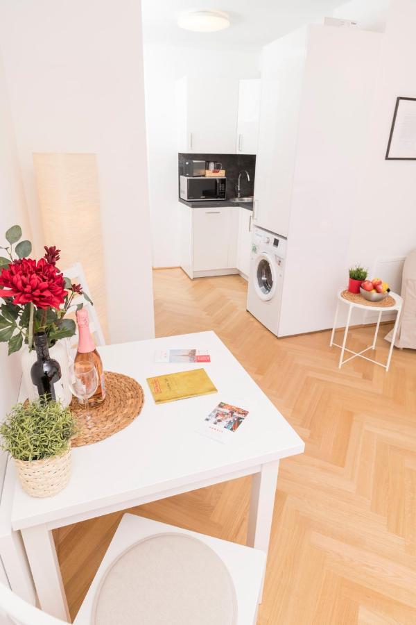 Red Monkey Vienna Apartment Exterior foto